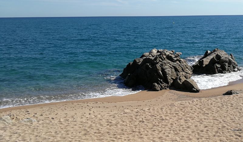 our spot on the Sant Pol beach - platja de la murtra