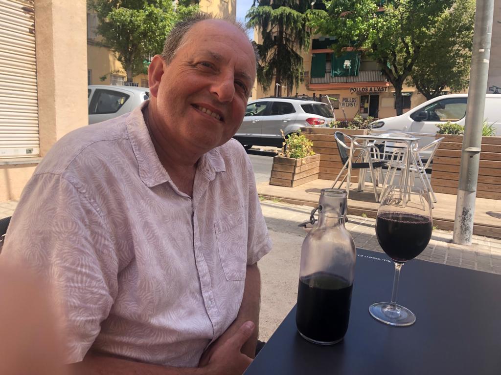 generous with the red wine at Bar Angel in El Masnou