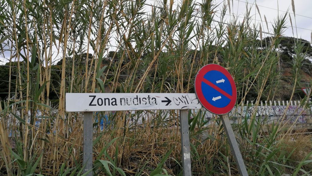 a sign near La Musclera beach